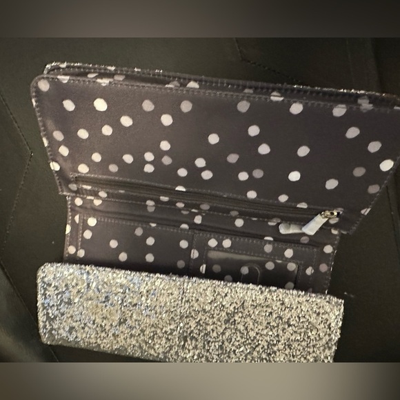 Thirty-One Sequin Clutch - Picture 4 of 5